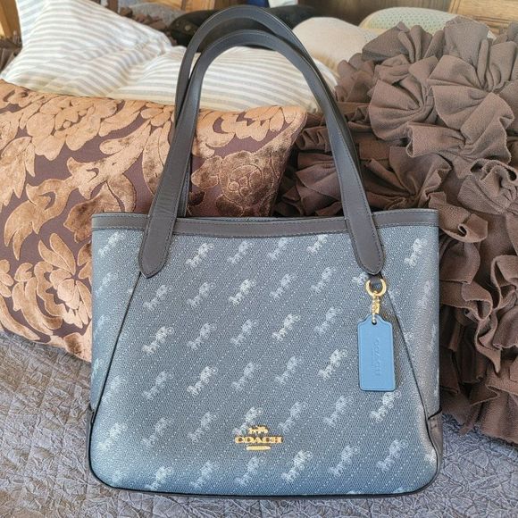 Coach Handbags - NWOT Coach Tote 27 with Horse and Carriage Print Purse